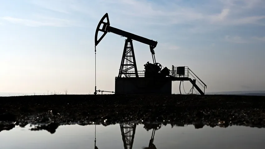 Brent остается волатильной, а прогнозы по нефти растут